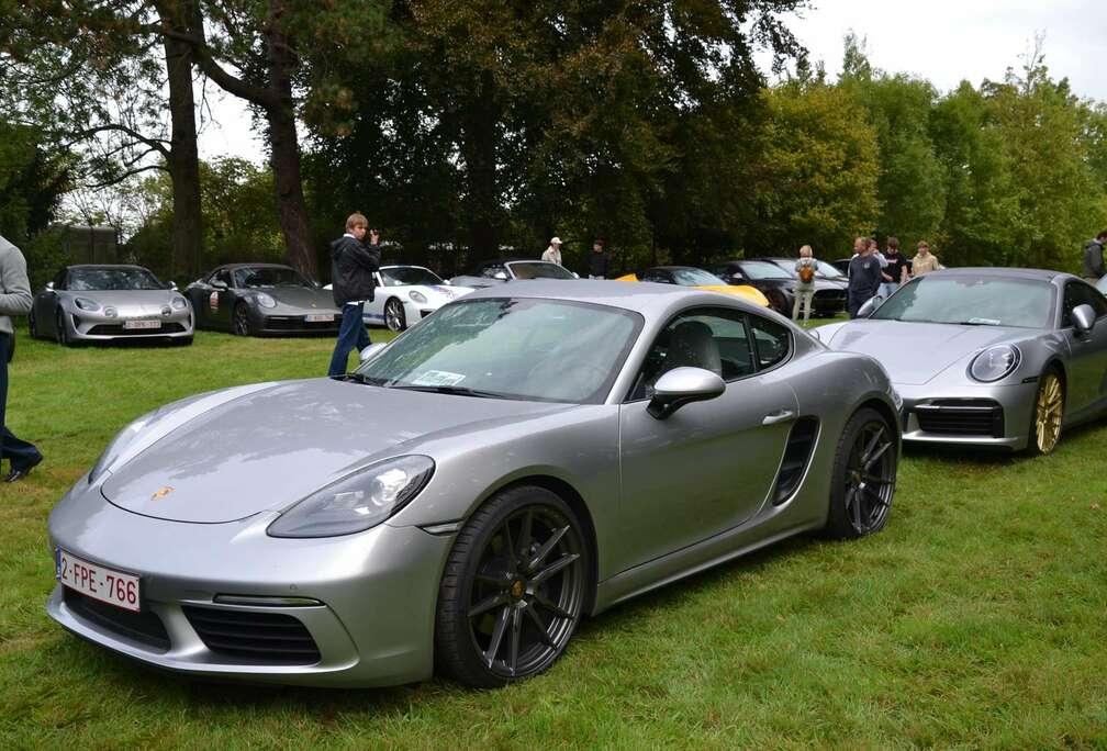 Porsche Sport Chrono/ 2.0 met laungecontrol en 370PK