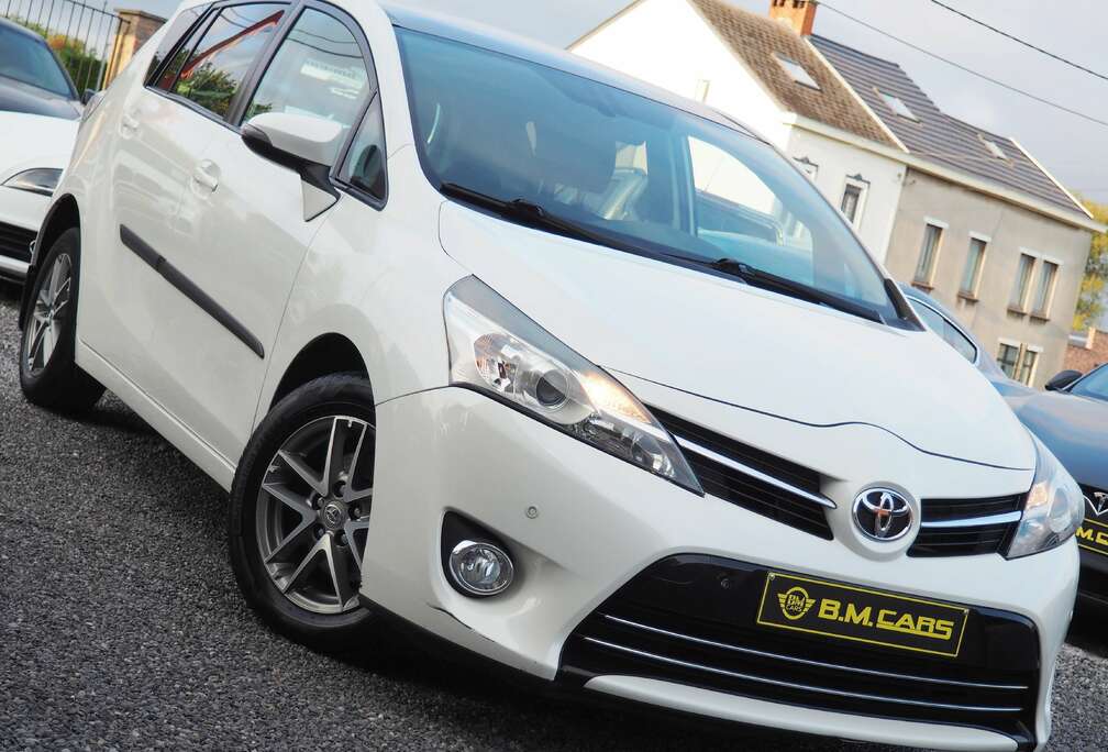 Toyota 1.6 D-4D DYNAMIC GPS-PANO-CLIM-CAM-EXPORT