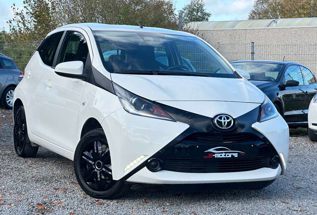 Toyota  GARANTIE 1AN  USB  BLUETOOTH