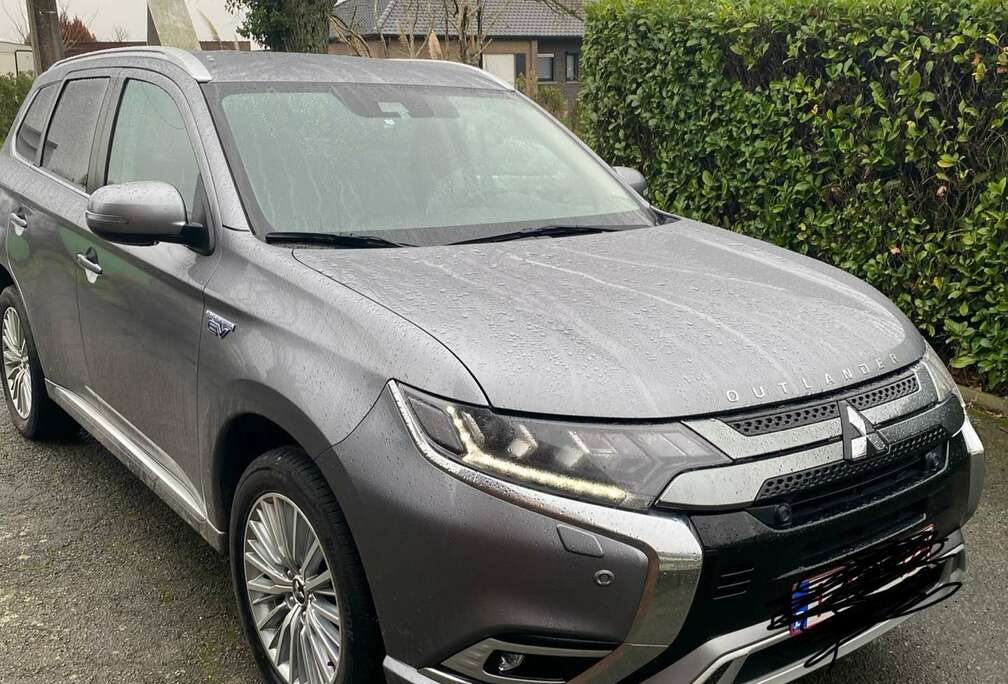 Mitsubishi 2.4 4WD Plug-In Hybrid