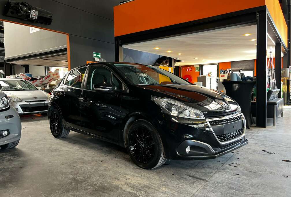 Peugeot 208 1.2i Allure
