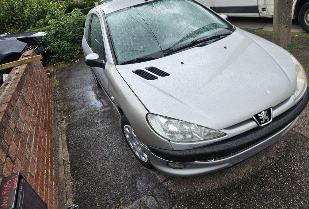Peugeot 1.4i Generation prêt  a immatriculé  lire l annonc