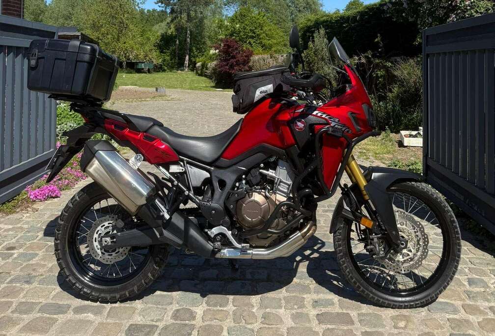 Honda Africa Twin *Cherry Red* @AelbrechtMotors