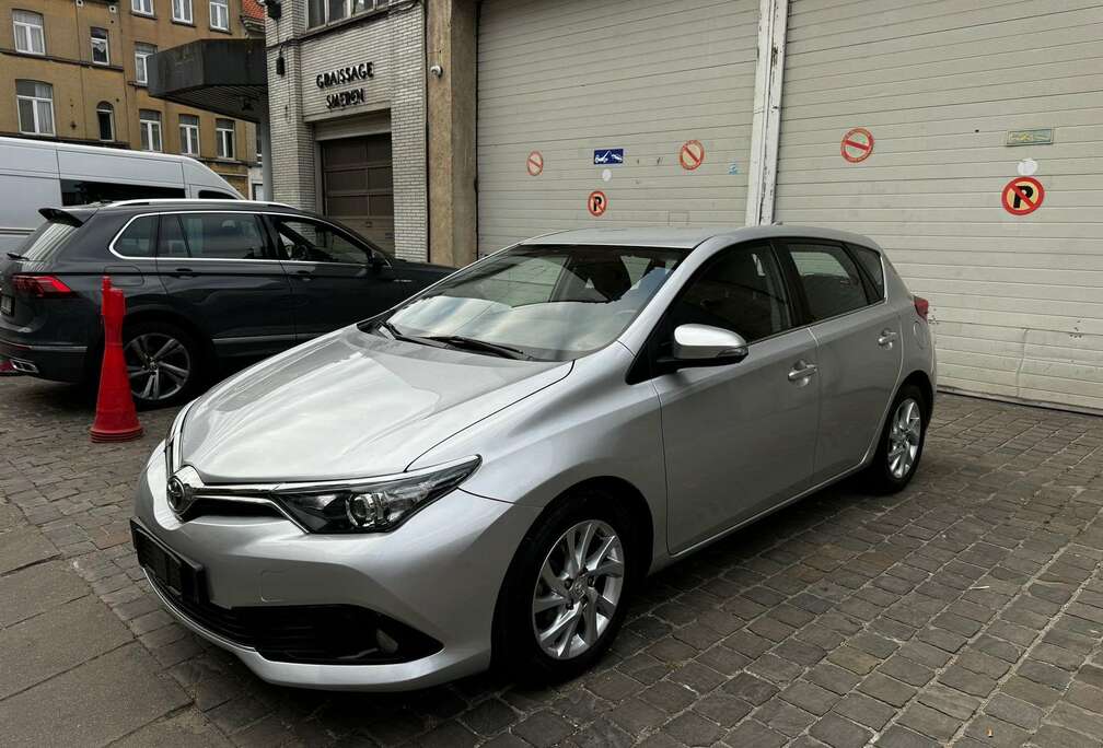 Toyota Auris HYBRIDE 1.8i HSD Business E-CVT