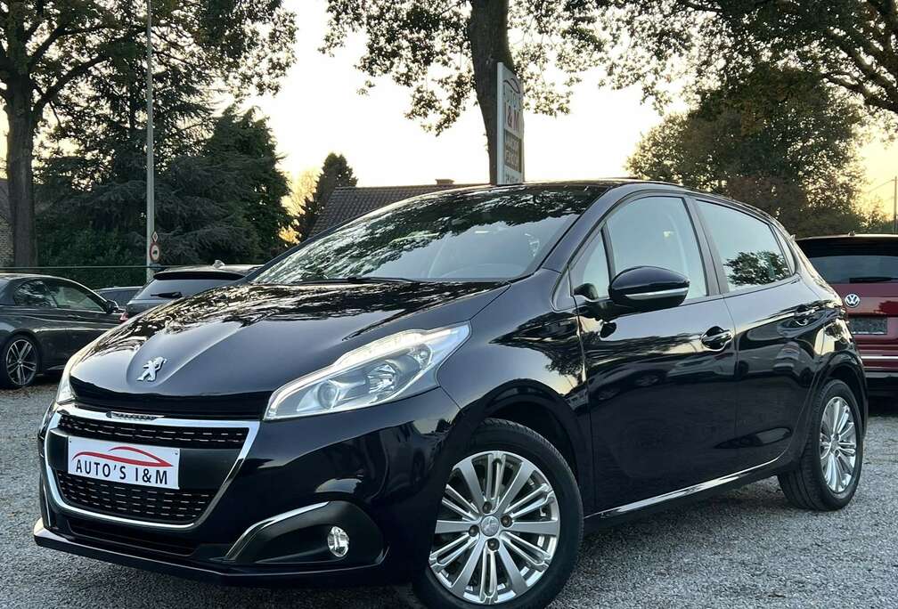 Peugeot 1.2i Allure 2019 61Dkm Navi Apple Carplay Garantie