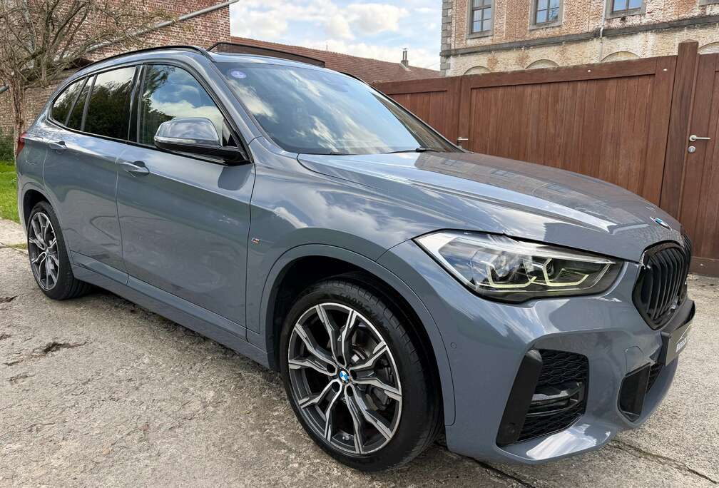 BMW 1.5iA sDrive18 PACK-M *CAM || LED || HUD || CARNET || PANO*