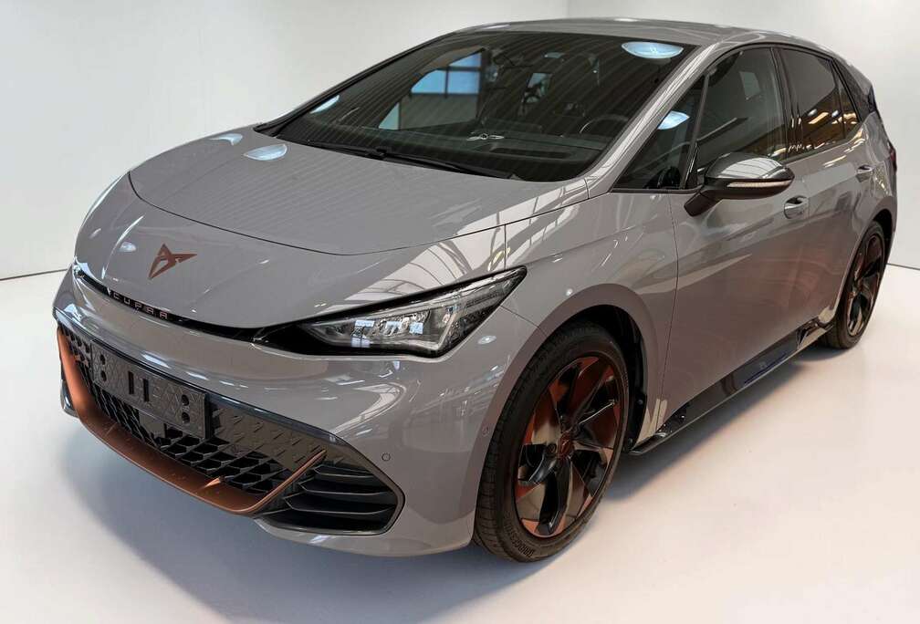 Born 77 kWh eBoost,Pack Impulse+,Verdonkerde achterruiten,HUD,TECH L,BELOW ZERO (SOH 99%)