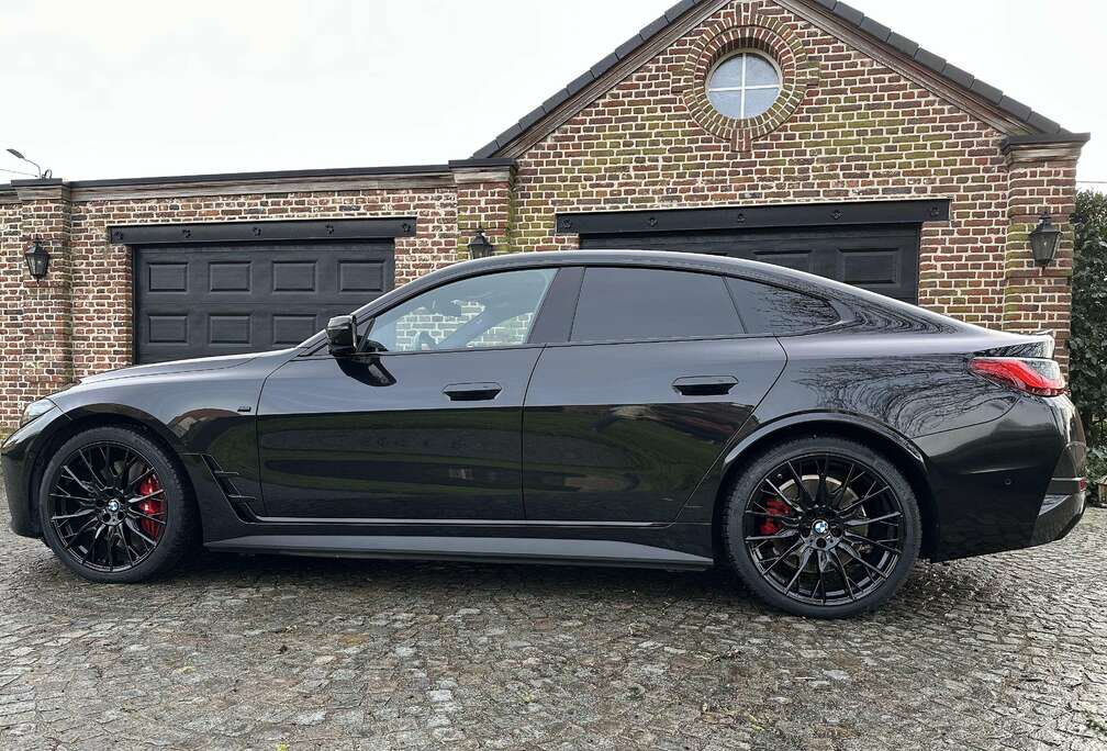 BMW i4 M50 CARBON BLACK   -   BTW AFTREKBAAR