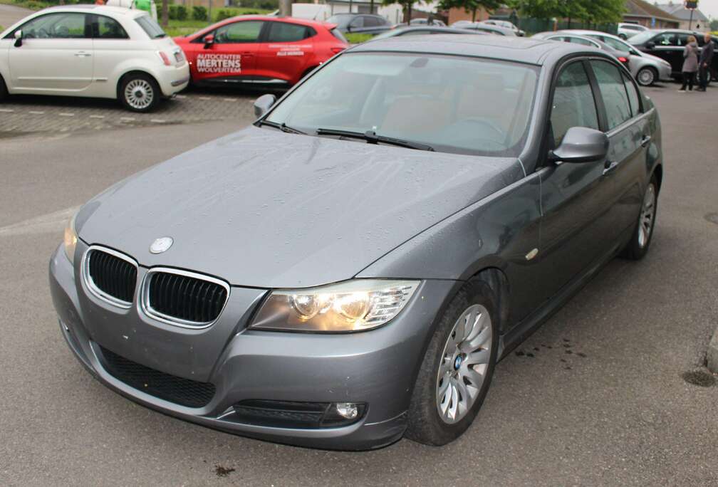 BMW 320i *HANDELAAR-MARCHAND - EXPORT*