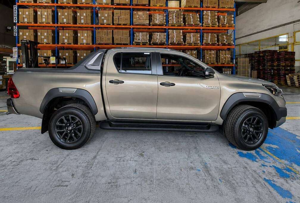 Toyota FULL OPTION Invincible