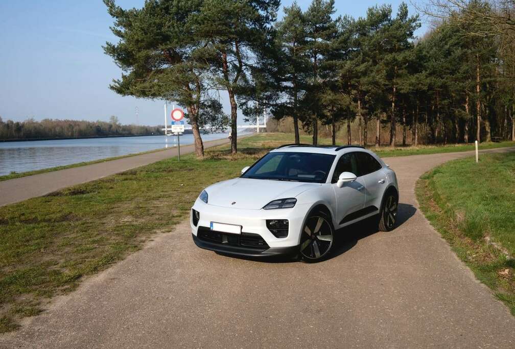 Porsche 100 kWh/Panodak/Trekh/Leder/Head-up/Bose/Adap/Passagierscherm