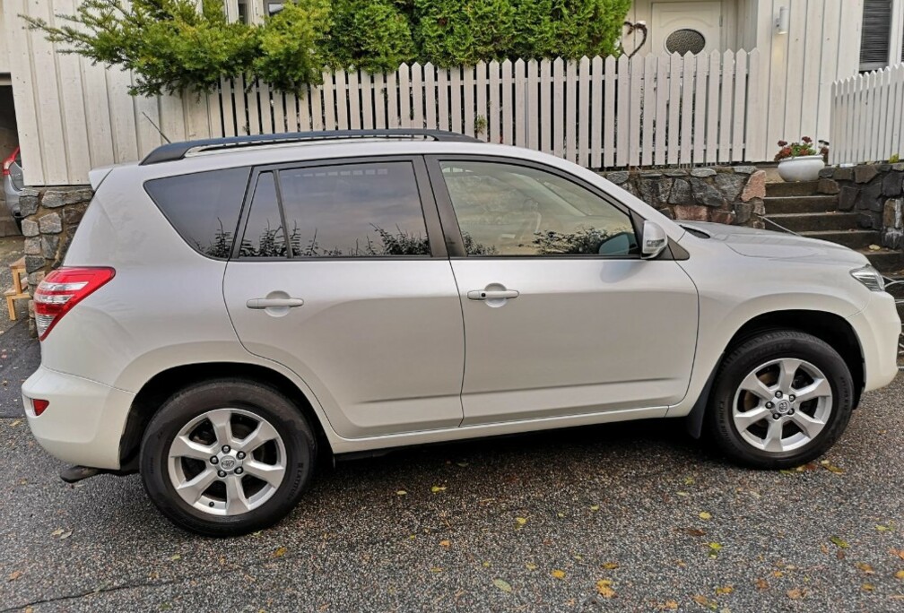 TOYOTA RAV 4