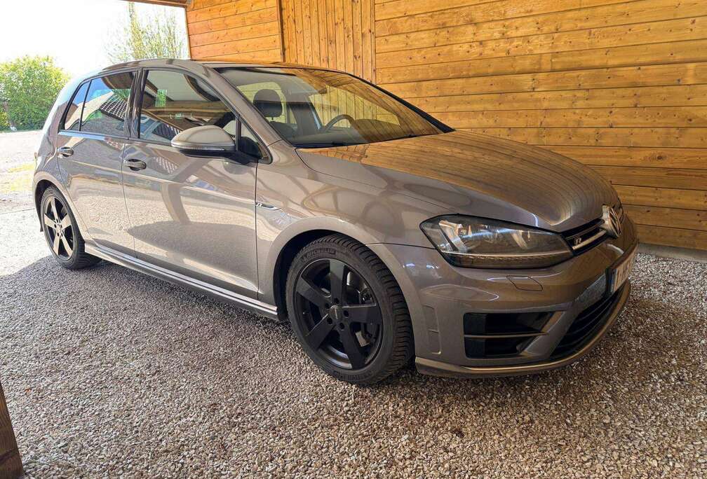 Volkswagen Golf R 2.0 TSI 4Motion DSG
