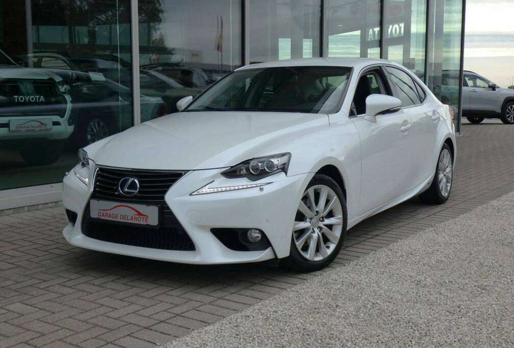 Lexus Hybrid PRIVILEGE LINE +Leder +Mark Levinson +Zetelventilatie +Zetelverwarming +Zetelmemory +Trekhaak