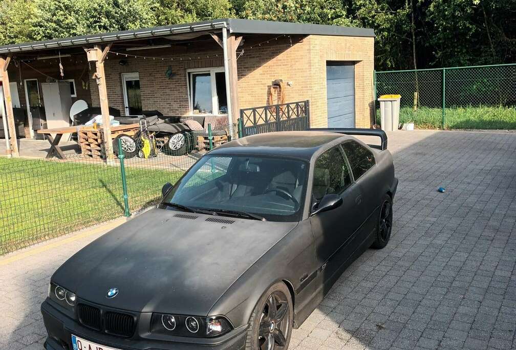 BMW E36 318is