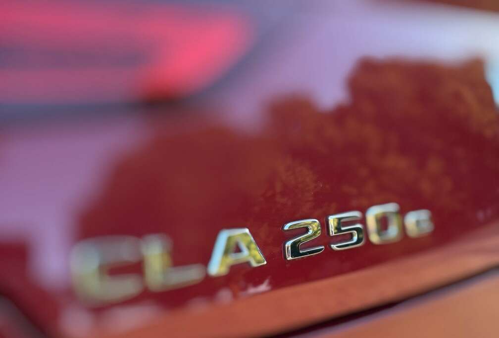 Mercedes-Benz e 8G-DCT AMG Line