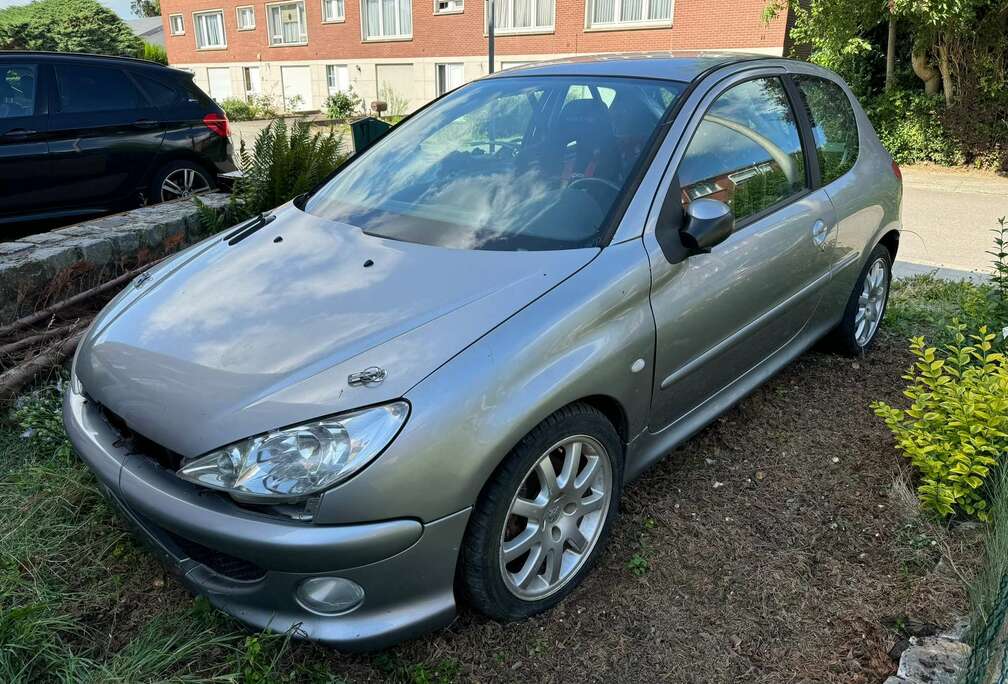 Peugeot 206 1.6i 16v XS