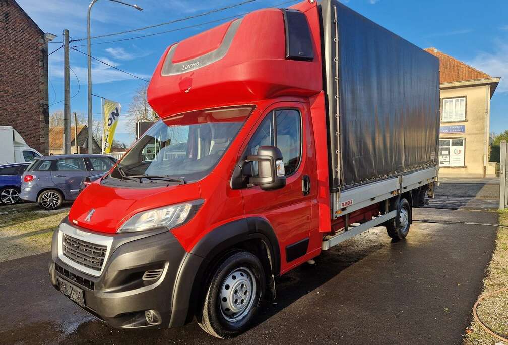 Peugeot 2.0 HDI 163  Plateau + élévateur + couchette