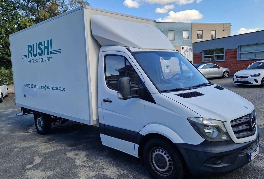 Mercedes-Benz meubelwagen zonder laadbrug