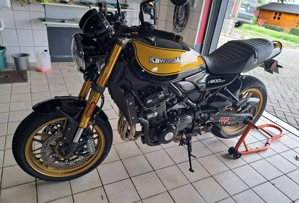 NAKED BIKE