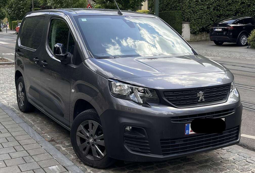Peugeot 1.2 PureTech L1 Light Premium S/S(EU6.3)
