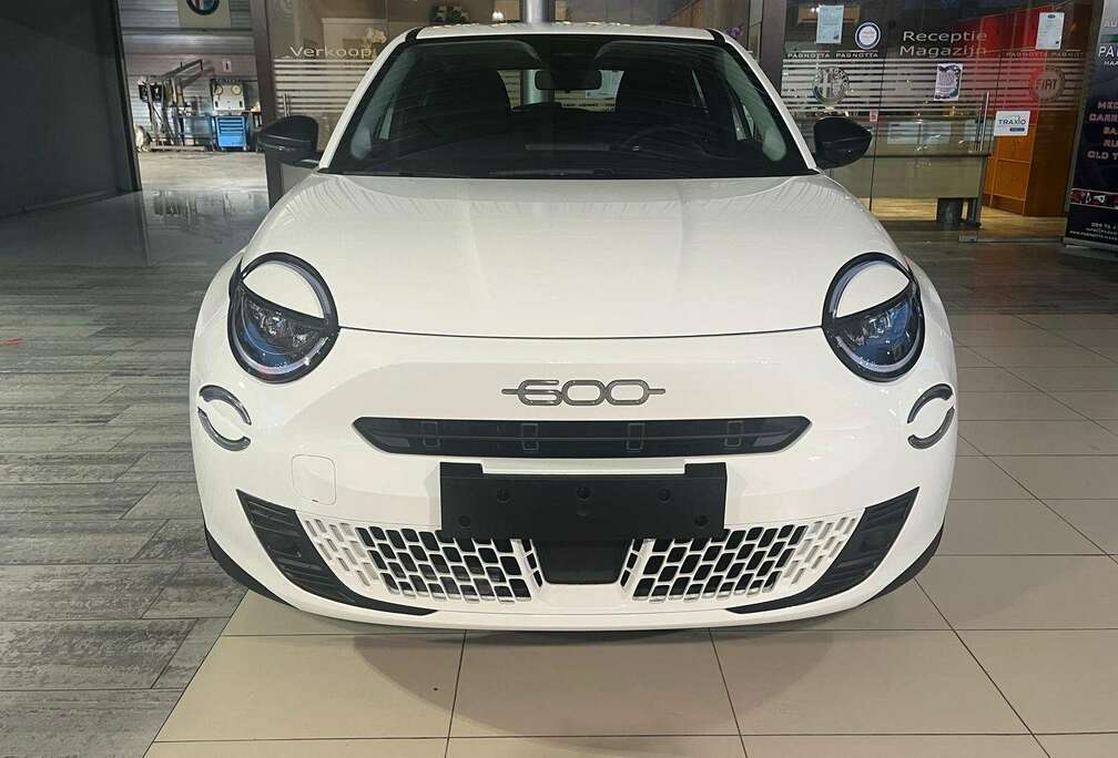 Fiat 600 HYBRID BUSINESS EDITION