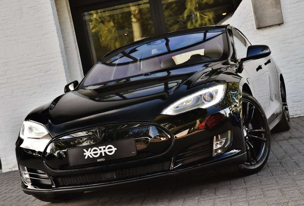 Tesla 90 ** AUTOPILOT / FREE CHARGING / NP:€105.500**