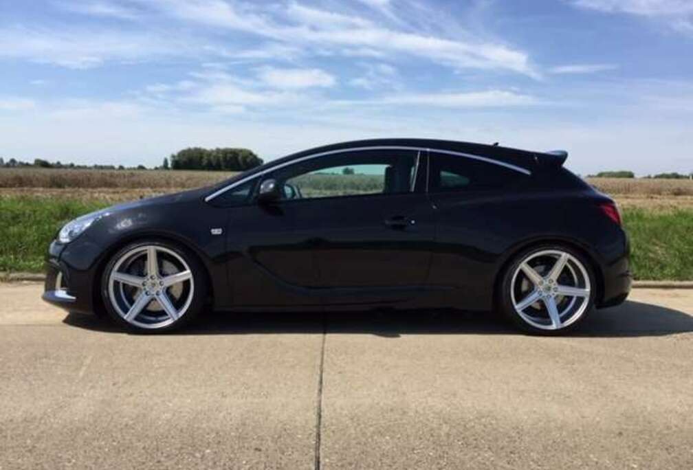 Opel Neuer Opel Astra OPC (811 KM)