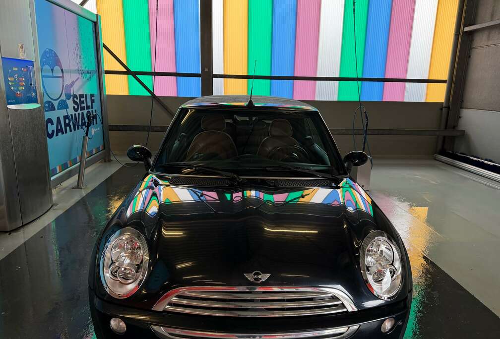 MINI Mini One Cabrio Sidewalk