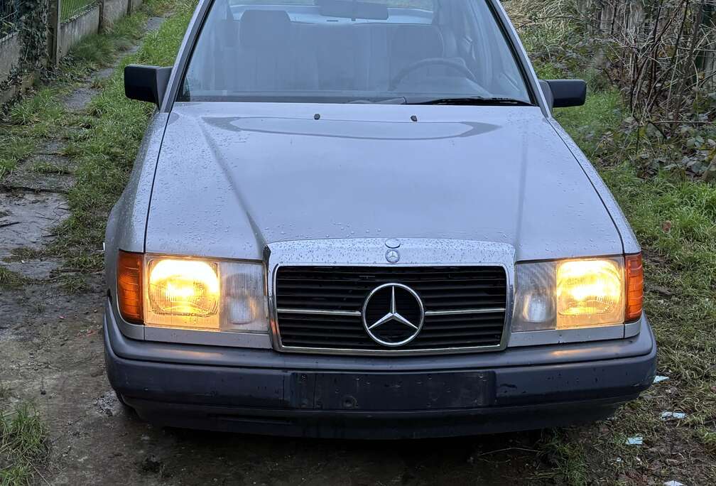 Mercedes-Benz Mercedes benz E200 Oldtimer Benxine 155.000 Km