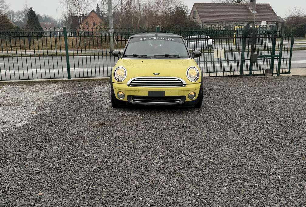MINI Mini Cooper Cabrio 1.6 Benzine 2009  Geel  193.4