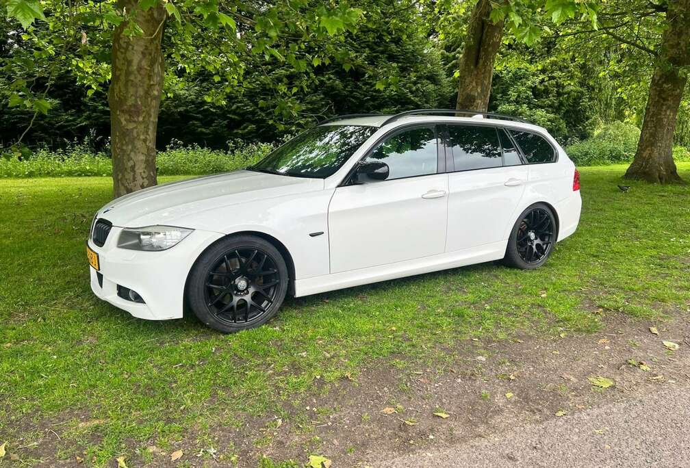 BMW Touring 325iA