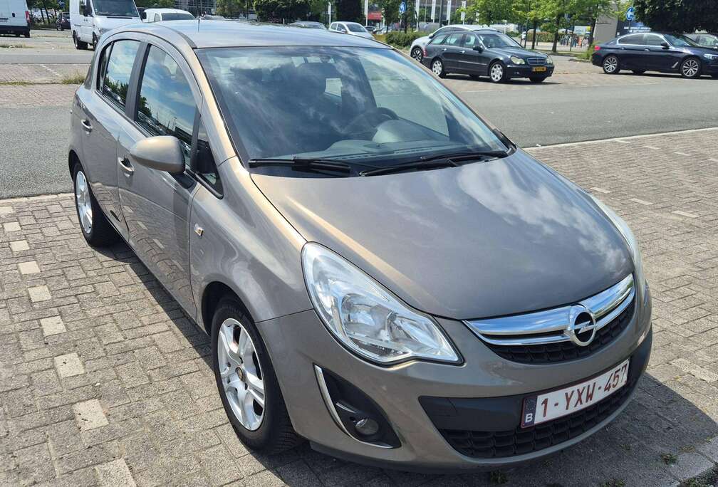 Opel Corsa 1.2i Enjoy Active