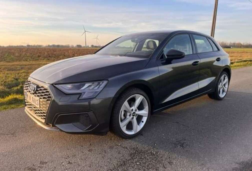 Audi Audi A3 30 TDi SB --14760 km-- Volledig leder