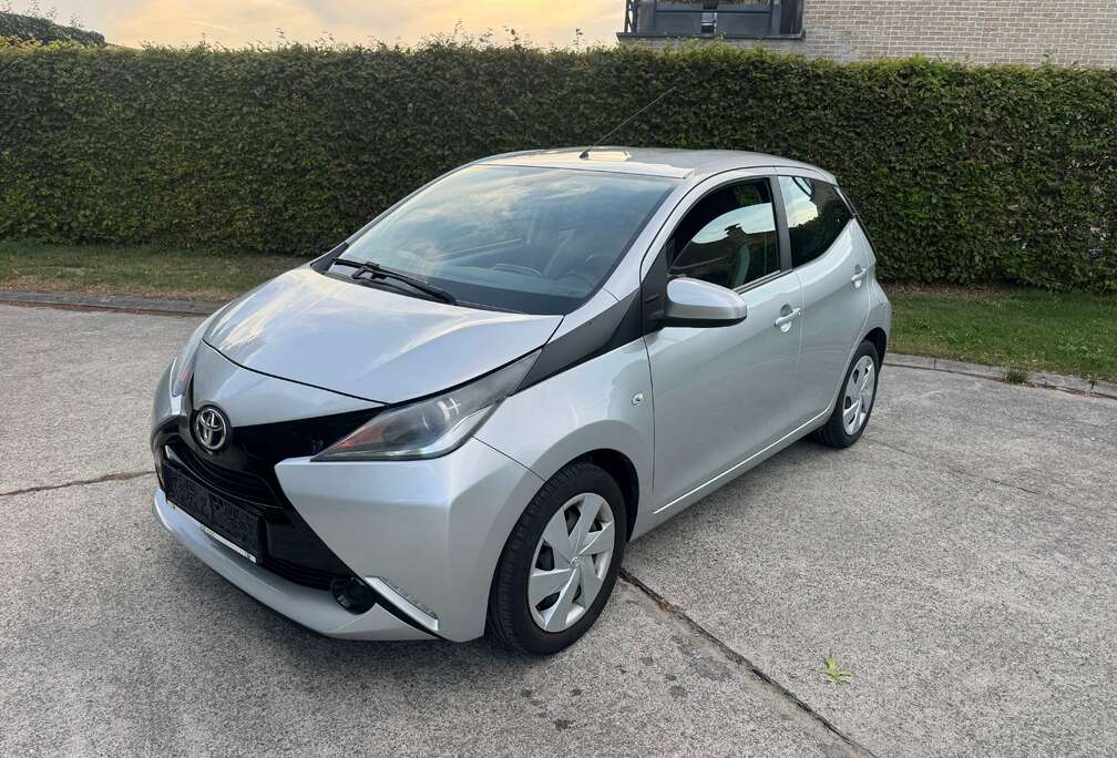 Toyota 1.0i benzine ,82000,+boek