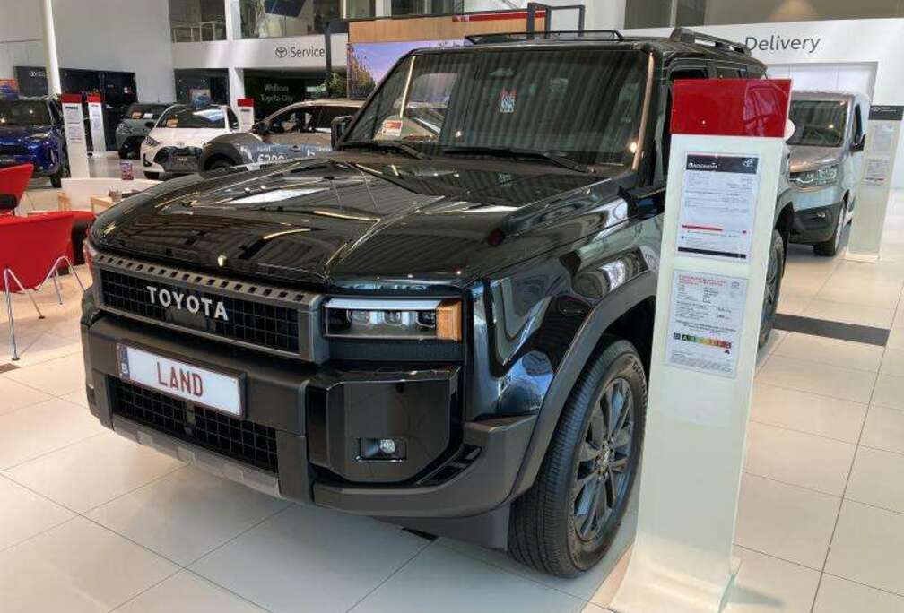 Toyota NEW 2.8D-4D AT VX-L 5 seats