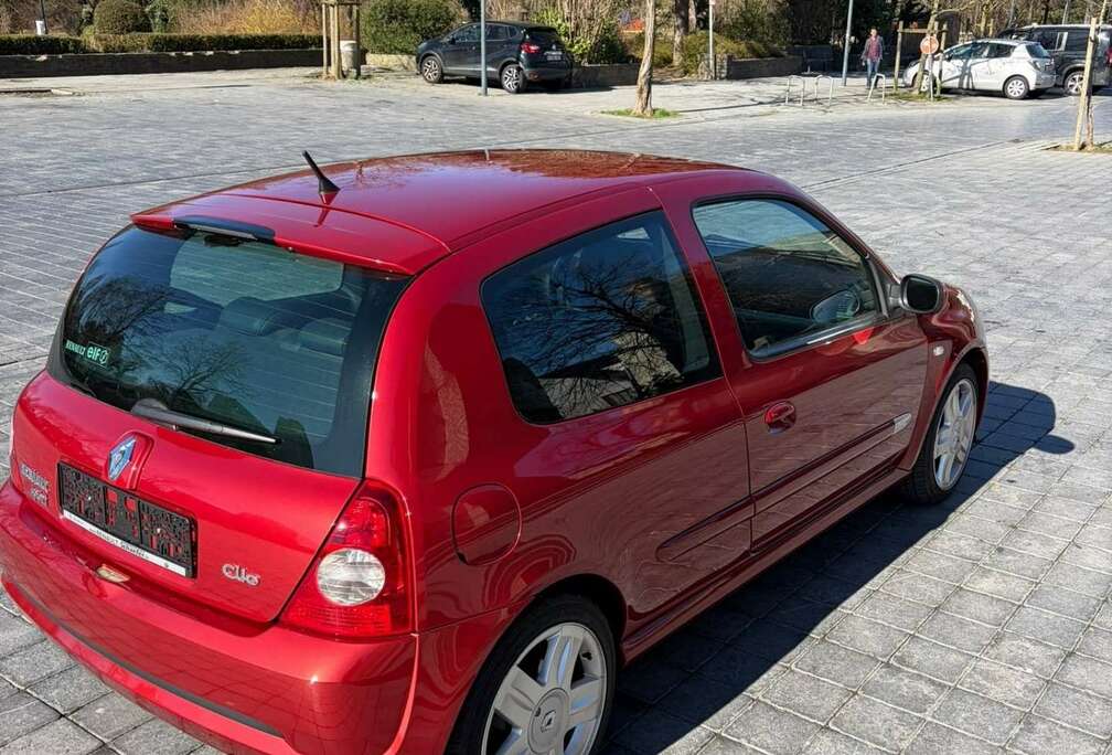 Renault 2.0i 16v Sport