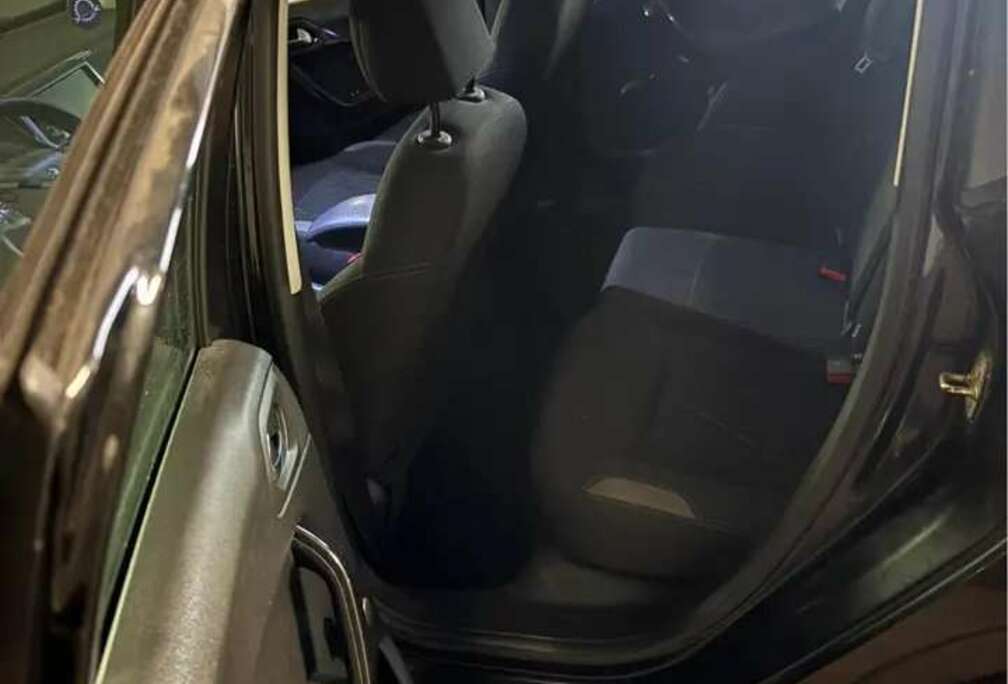 Peugeot 208 1.2i Active