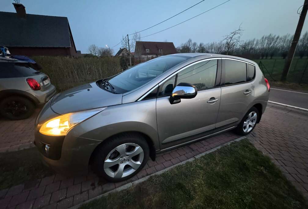 Peugeot 3008 1.6i Premium
