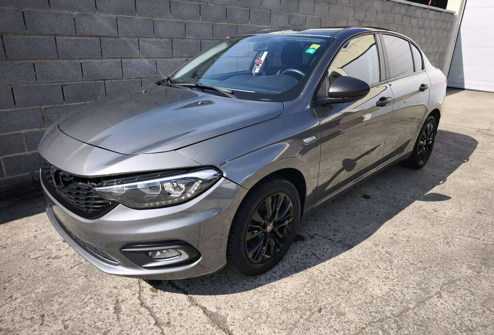 Fiat 1.4 95 LÉGÈREMENT ACCIDENTÉE / MARCHAND EXPORT