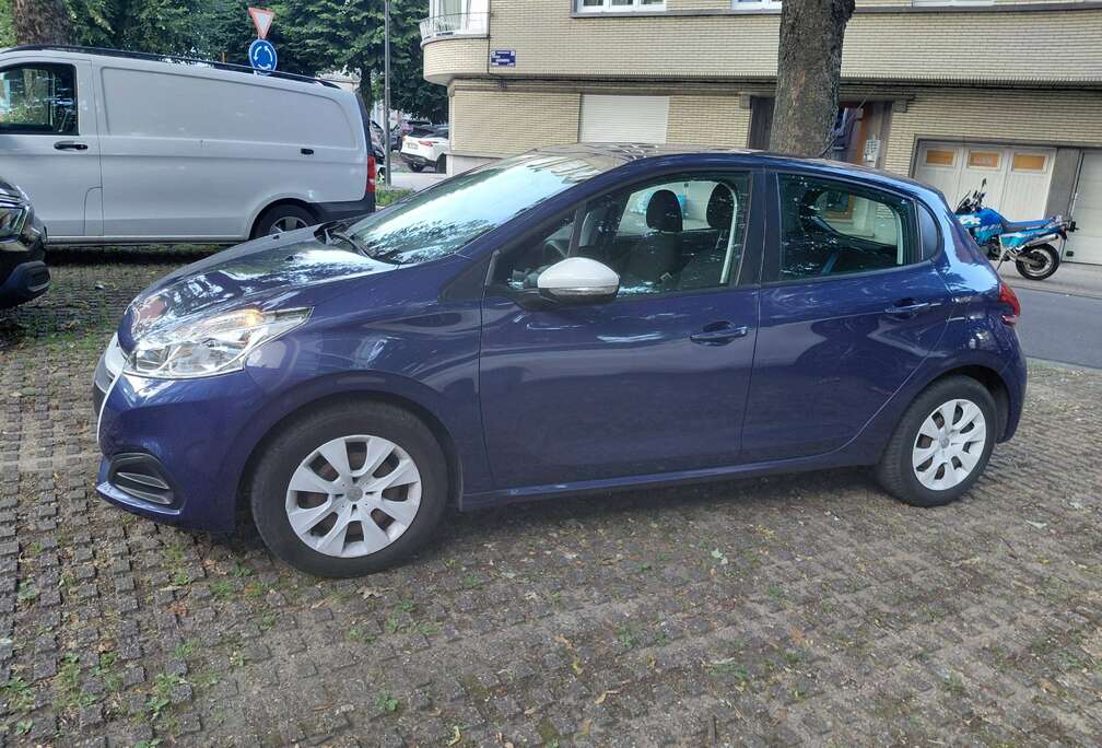 Peugeot 208 1.0i Like