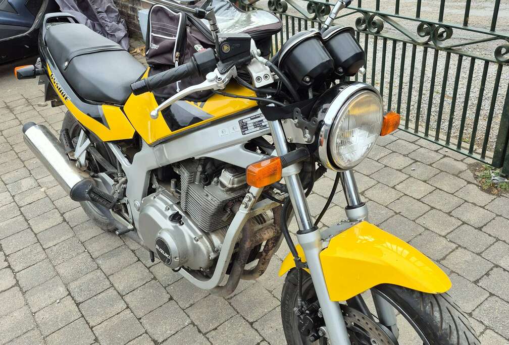 Suzuki e