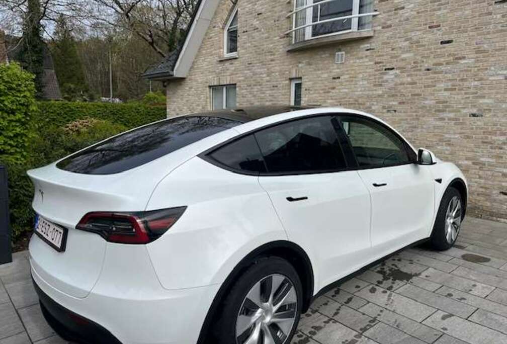 Tesla Model Y 72.5 kWh Standard Range