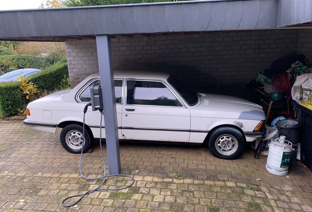 BMW E21