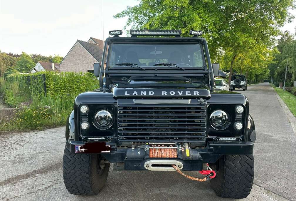 Land Rover Defender 110 Crew Cab E