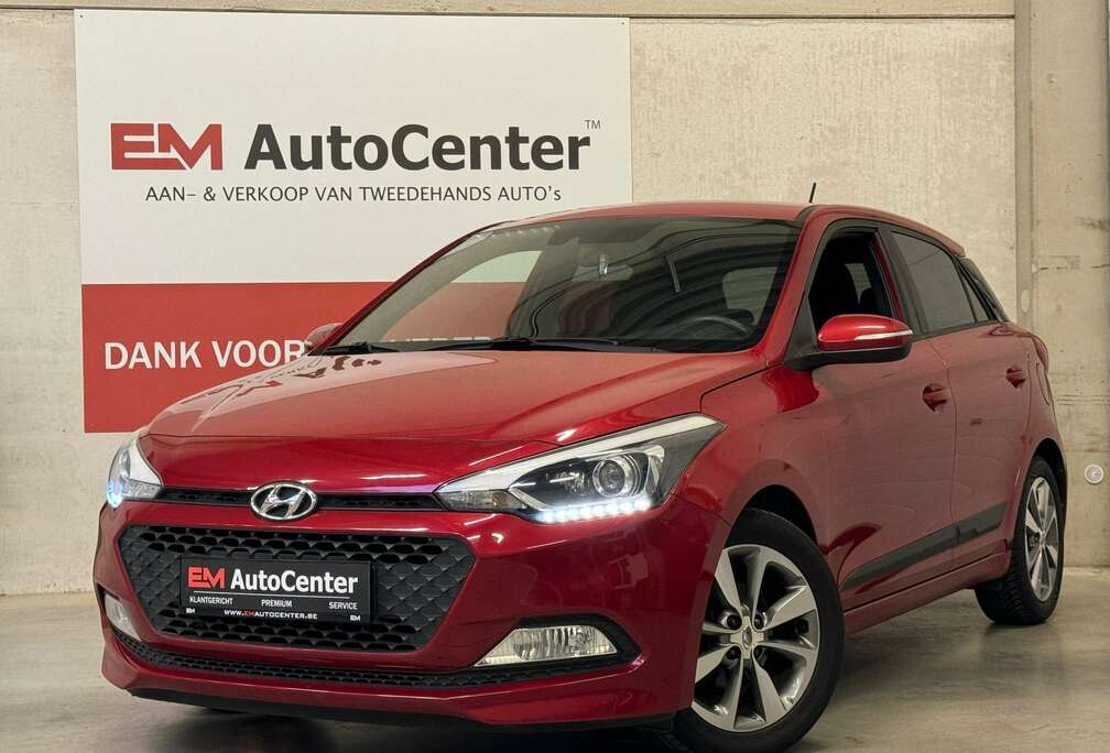 Hyundai 1.2i Play Camera-Airco-PDC-Navigatie-Alu velgen