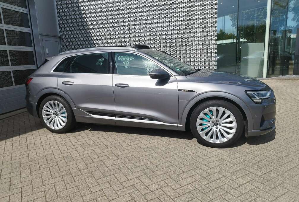 Audi 55 quattro advanced