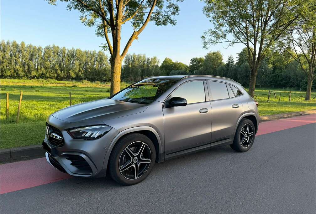 Mercedes-Benz GLA 180 AMG Line AMG Line