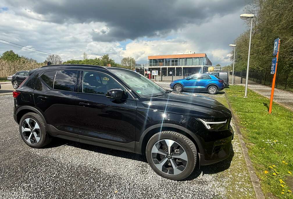 Volvo XC40 2.0 B3 MHEV Ultimate Dark Design DCT