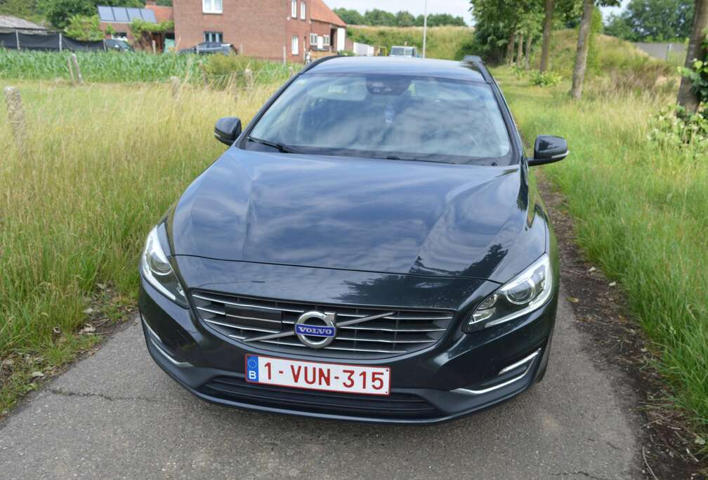 Volvo V60 2.0 T4 Momentum R-Design
